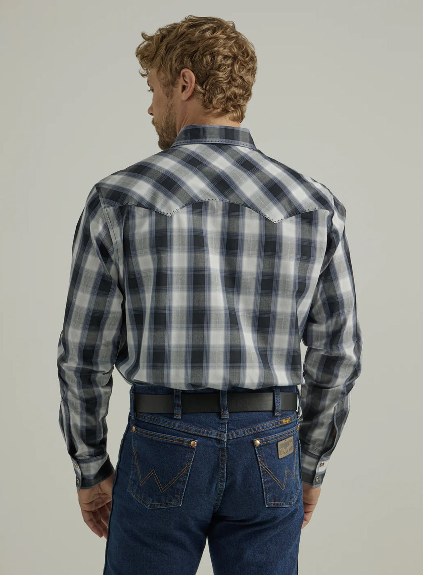 WRANGLER MEN'S MODERN FIT BLACK AND WHITE PAID LONG SLEEVE SHIRT